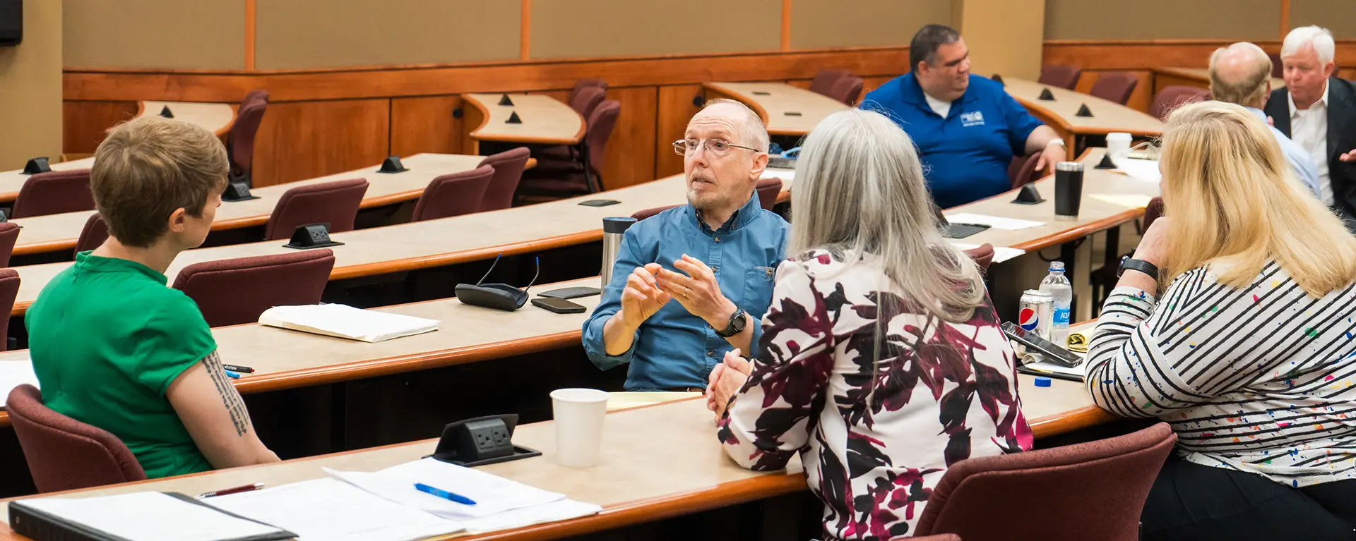 CLE attendees have a discussion about the training.