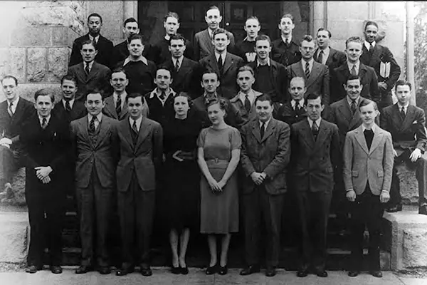 A photo of 1946 Washburn Law graduates from the digital archives.